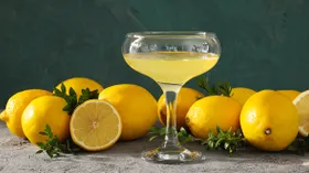 Лимончелло, бейлиз и еще 3 самых вкусных ликера, которые можно быстро приготовить дома