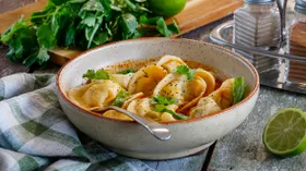 Пельмени с соусом том ям