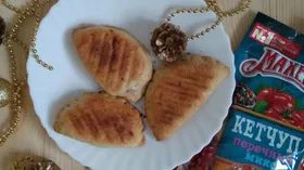 Быстрые пирожки с мясом и кетчупом "Махеевъ"