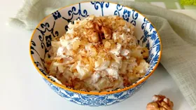 Салат с ананасами и грецкими орехами