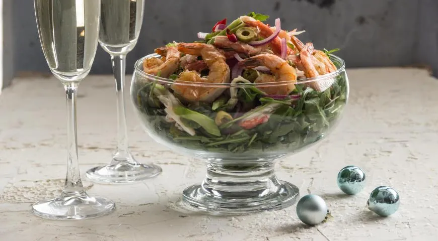 Салат из крабов, кальмаров и креветок