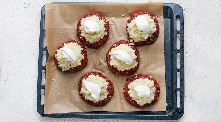 Стожки из фарша с грибами, картошкой и сыром