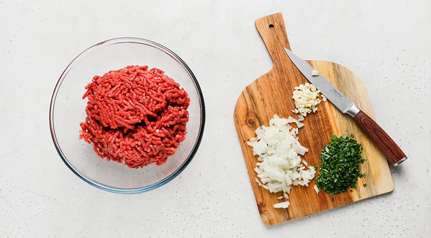 Макароны-«гнезда» с фаршем под сметанным соусом