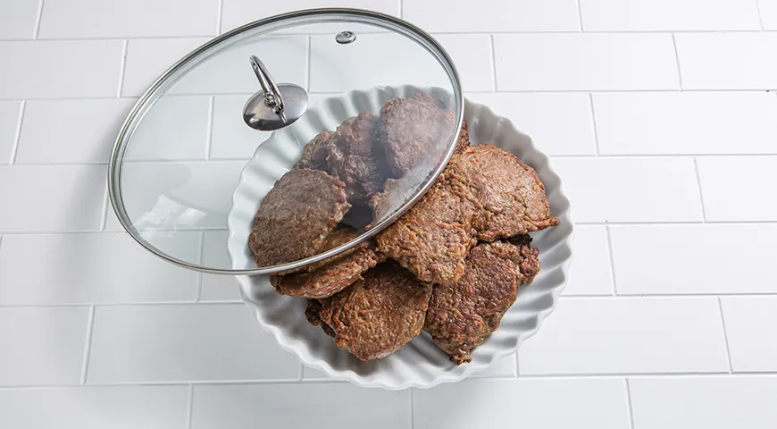 Печеночные оладьи с морковью и луком