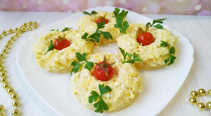 Сырная закуска на ананасовых кольцах