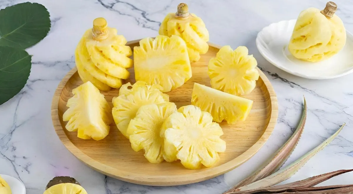 Как красиво нарезать и подать ананас: легкие и простые способы