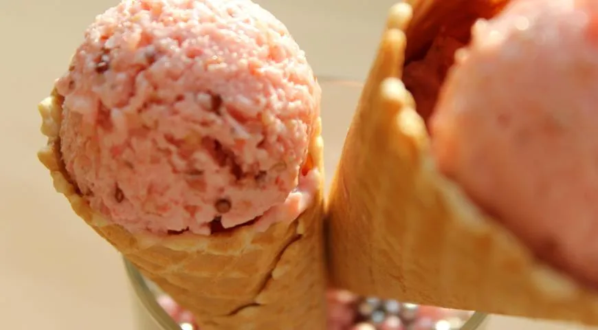 Готовим йогуртовое мороженое с клубникой и киноа
