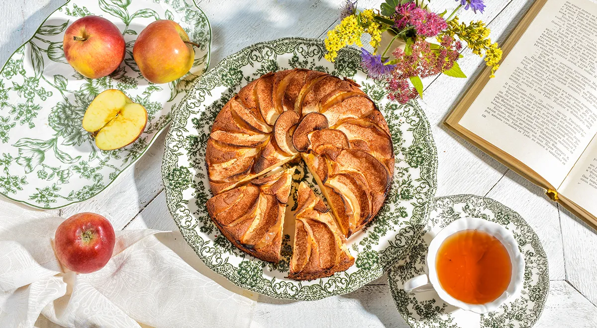 Рецепт ПП шарлотки с яблоками и творогом