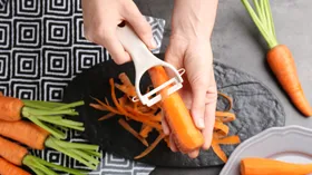 Чистите овощи для бульона? Шеф-повара оценили эту и другие кулинарные привычки