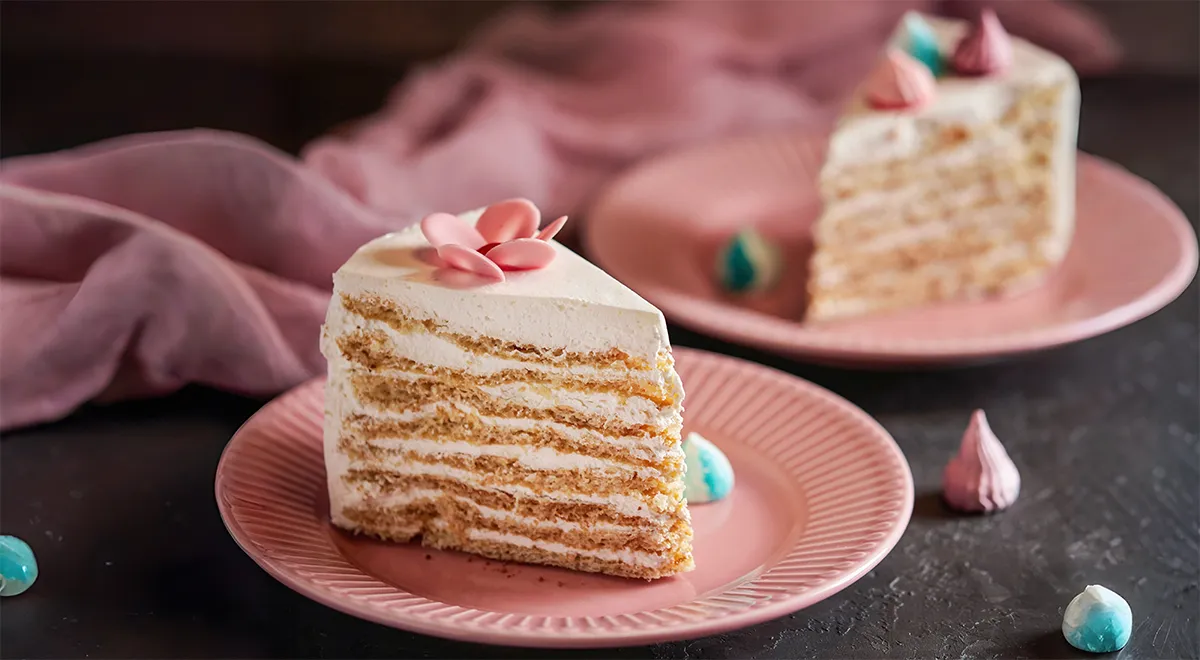 Идеальный крем для торта «Молочная девочка»: 5 лучших вариантов — от сливок до маскарпоне
