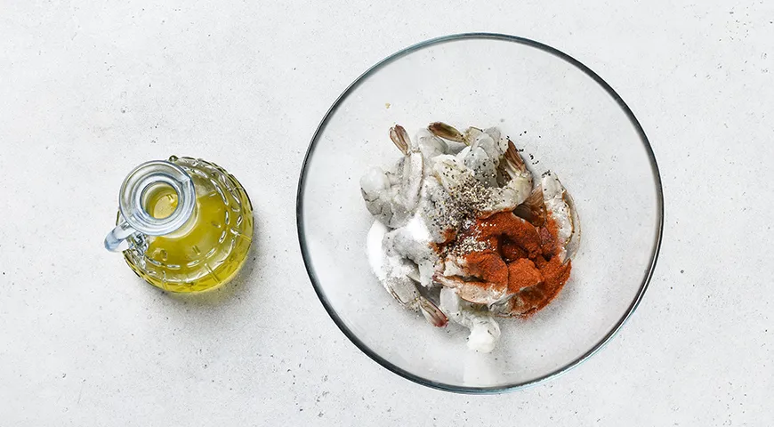 Жаренные на сливочном масле креветки с чесноком