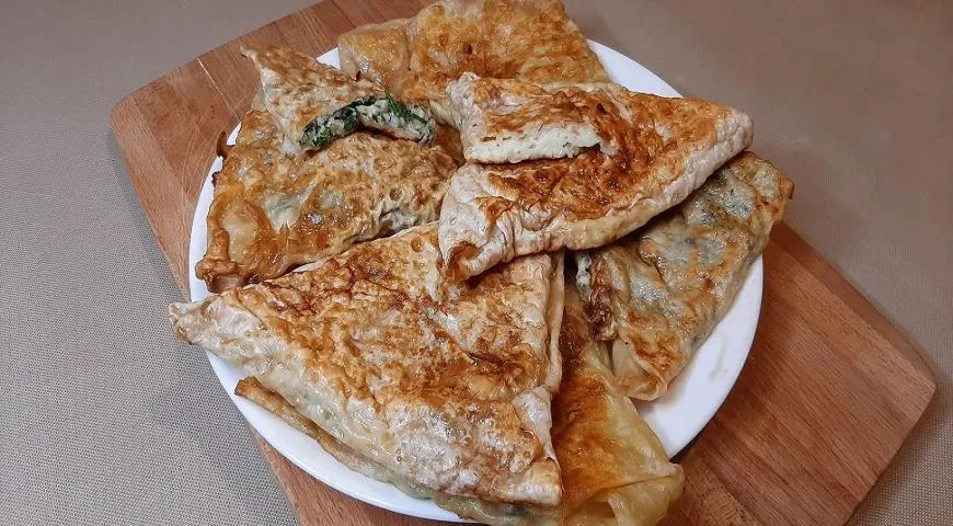 Кутабы из лаваша с сыром и зеленью - 9 пошаговых фото в рецепте