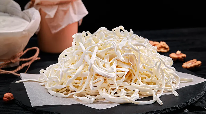 Сыр чечил смело можно назвать визитной карточкой кавказского и ближневосточного сыроделия