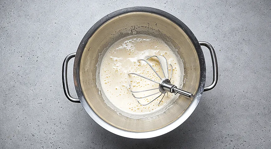 Шоколадная шарлотка с грушами