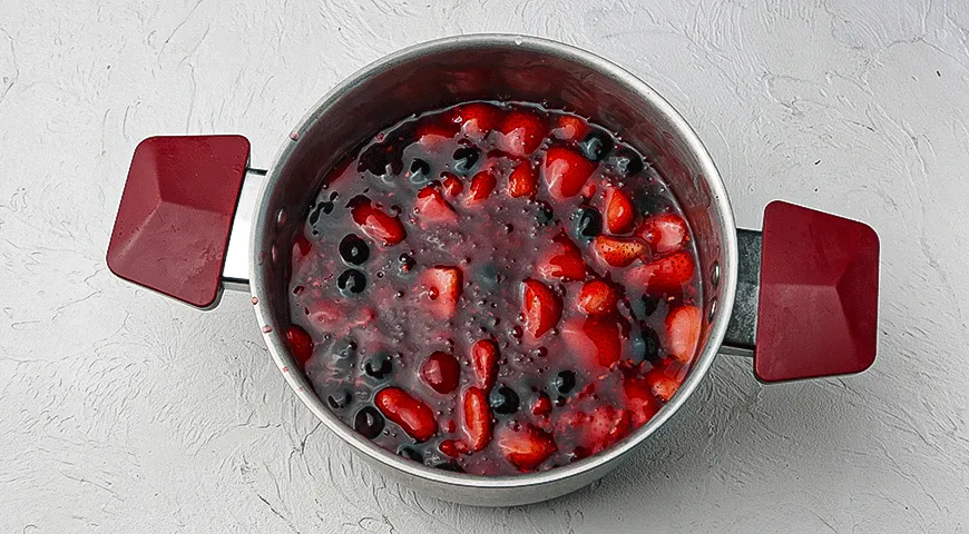 Ягодный кисель с мороженым