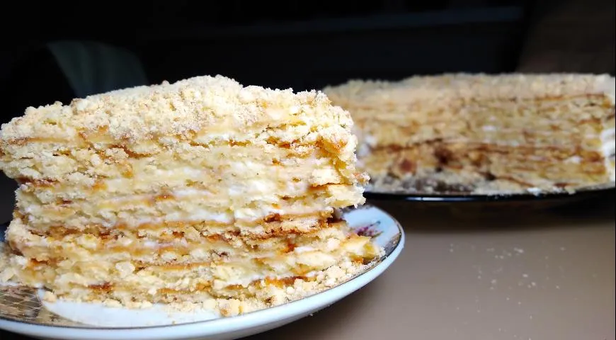 Медовый торт с кремом на сковороде