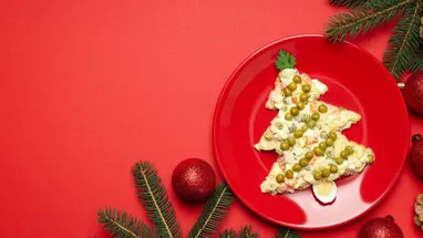 Засекайте время: россиянам объяснили, за сколько дней нужно доесть все новогодние салаты