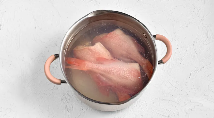 Уха из морского окуня