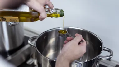 Шеф-повар объяснил, почему нельзя добавлять масло в воду при варке пасты