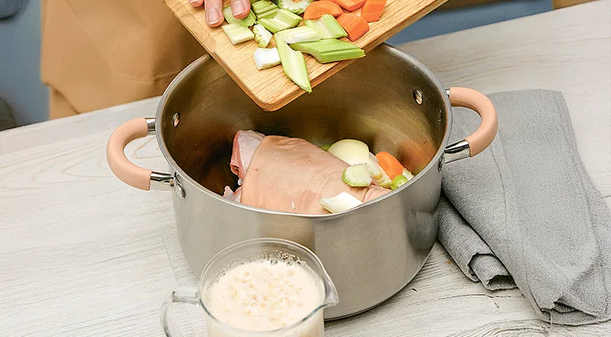 Свиная рулька в пиве