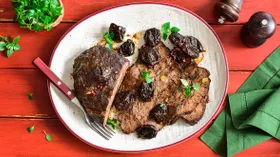 Рецепты с чесноком, мясом и черносливом