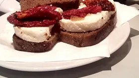Рецепты на завтрак с молоком и мягкими сырами