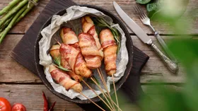 Куриная грудка в беконе: 9 идей с сыром, грибами, сухофруктами и другими начинками