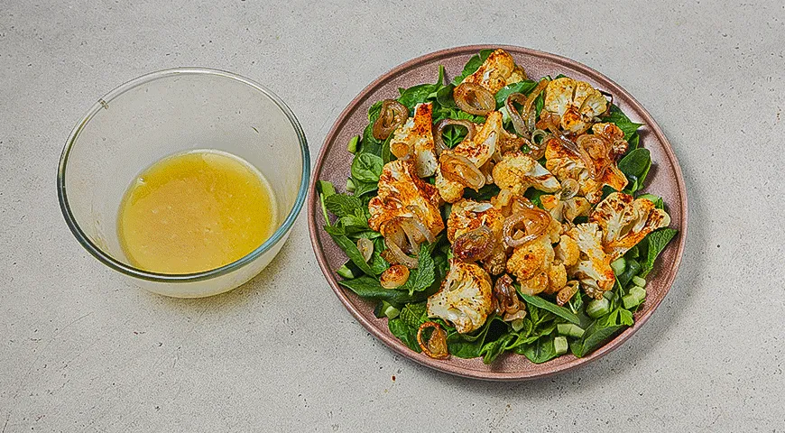 Жареный салат из цветной капусты