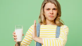 Не переносите лактозу? Врач рассказал, какие продукты сохраняют питательные вещества молока