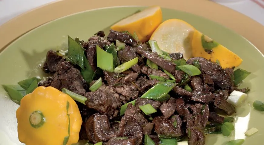 Жаркое из говяжьих почек и куриной печенки
