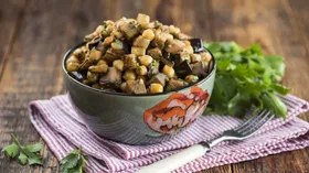 Марокканский салат из нута и баклажанов с чермулой
