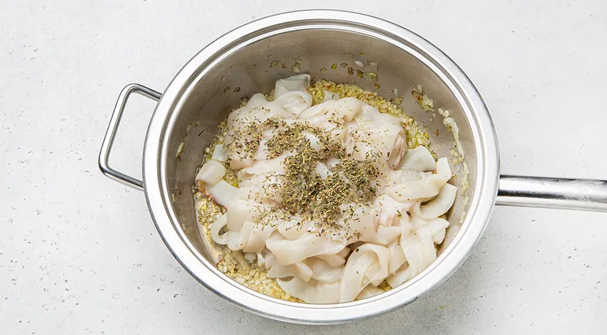 Паста с кальмарами в сливочном соусе