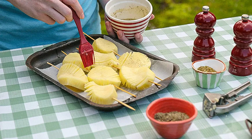 Картофель на шпажках