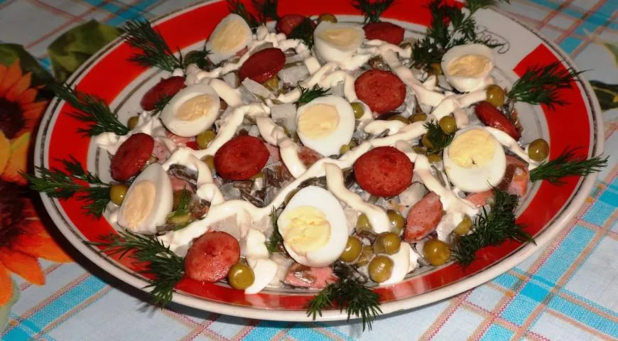 Салат с сосисками и яйцами - Рецепты от ОАО Борисовского мясокомбината