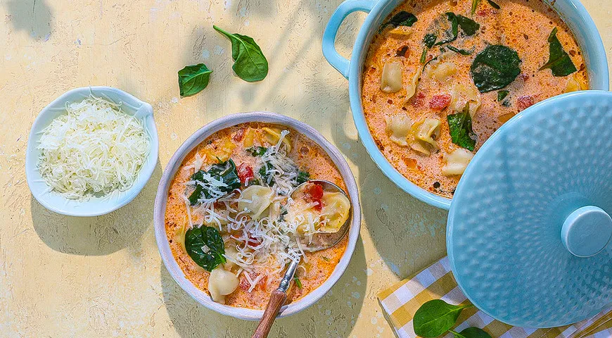 Сливочный суп с пельменями