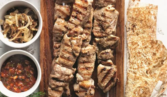 Классический шашлык из свинины с луком