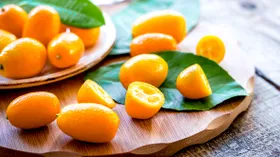 Кумкват: что это за фрукт, какой у него вкус и чем он отличается от апельсинов и мандаринов
