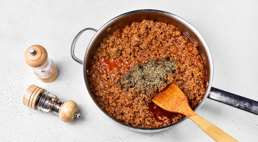 Паста с фаршем и томатной пастой