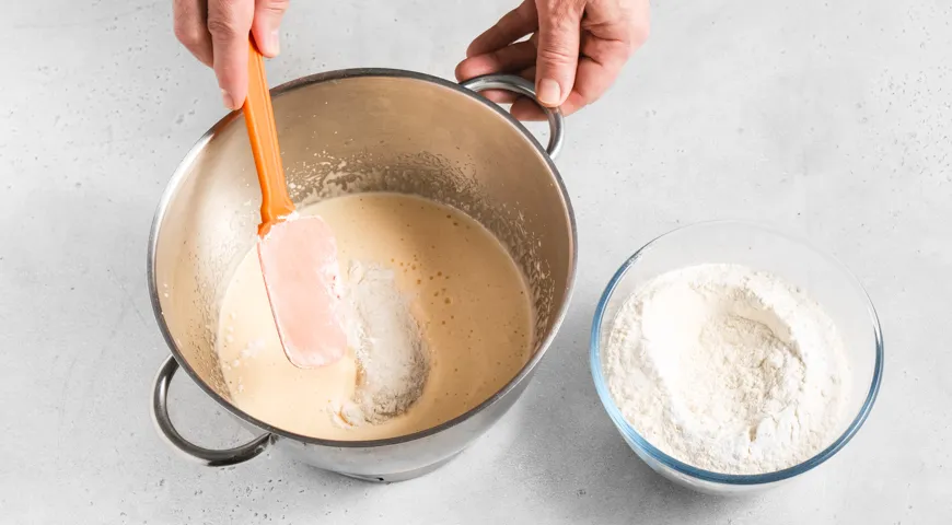 Сладкий пирог на кефире в мультиварке