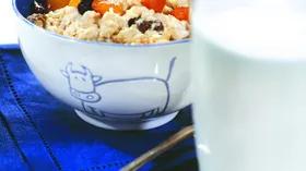 Рецепты с молочной продукцией, абрикосом и изюмом