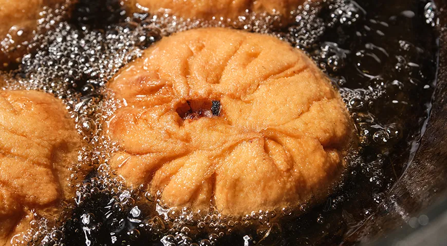 Сейчас перемячи готовят в основном на рафинированном подсолнечном масле, которое обеспечивает жарку без дыма, образует хрустящую корочку