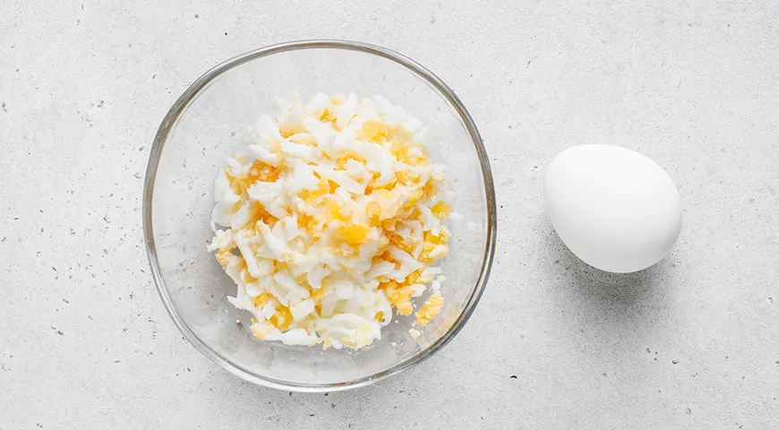 Конвертики из лаваша с яйцами и сыром