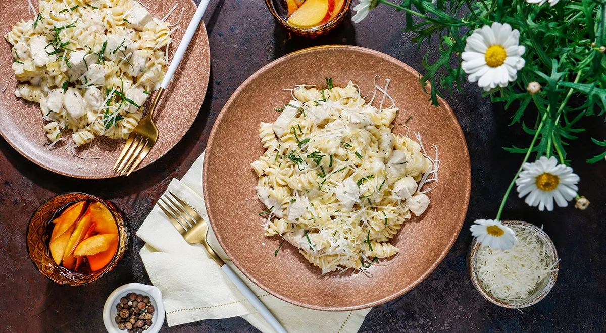 Рецепт макарон с курицей в сливочно-сырном соусе (можно использовать пошехонский сыр)