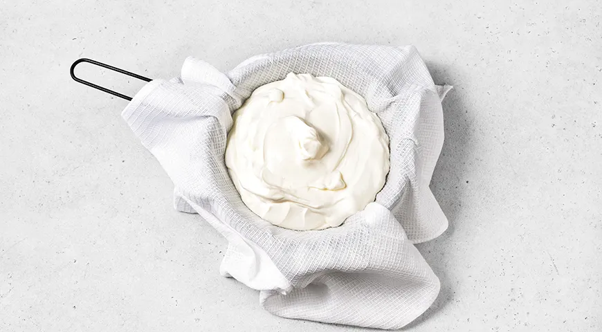 Шоколадный торт со сметанным кремом