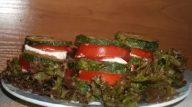 Башенки из кабачков с помидорами и творожным сыром