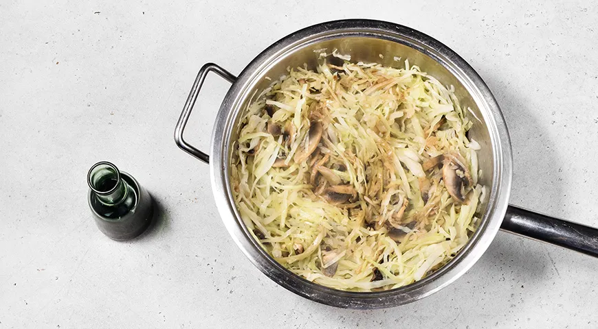 Капуста, обжаренная с грибами