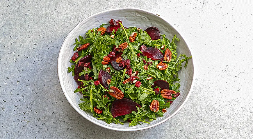 Салат из свеклы с брынзой и орехами