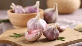 Один зубчик — множество вкусов: шеф поделилась способами применения чеснока в кулинарии