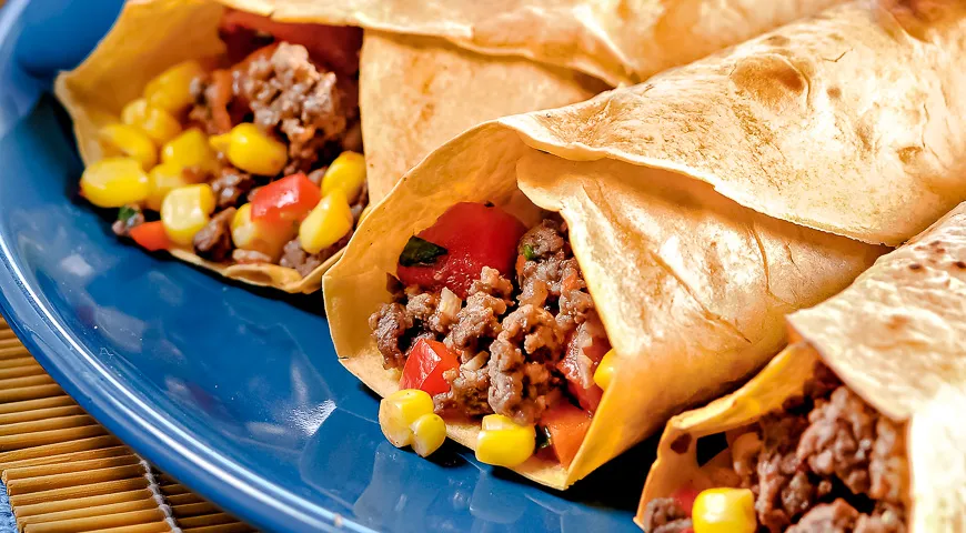 Рецепт тортильи с кукурузно-мясной начинкой и овощной сальсой