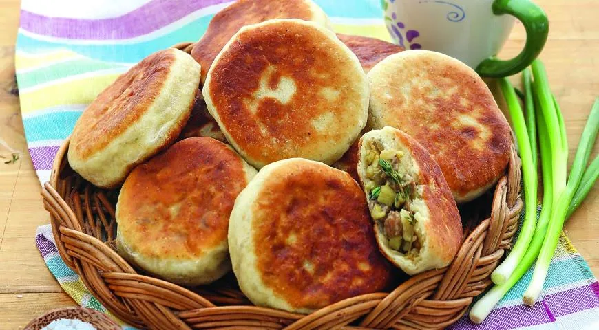 Жареные пирожки  с баклажанами и мясом